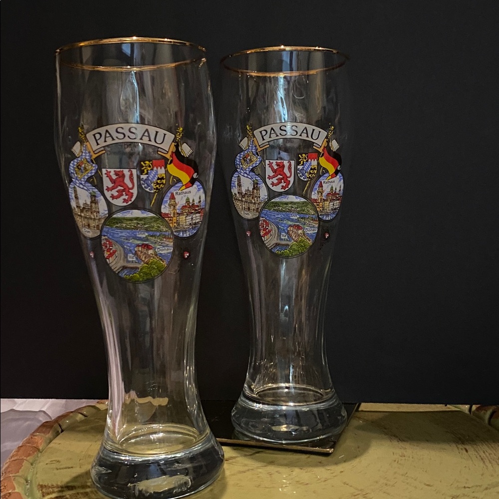 Vintage Passau German beer glasses, especifically a Pilsner with Gold Rim